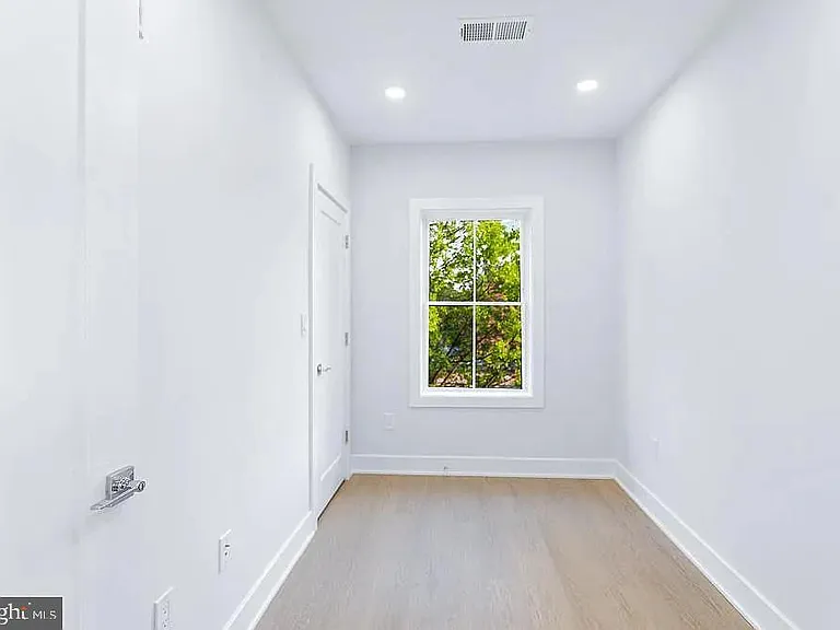 1103 Fern St NW #303 — Photo 8