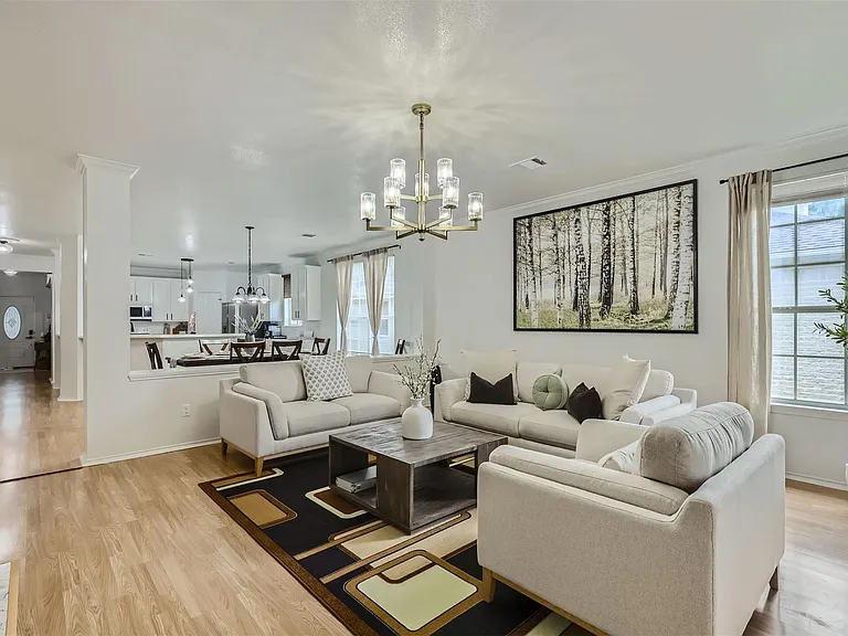 1016 Thackeray Ln — Photo 5