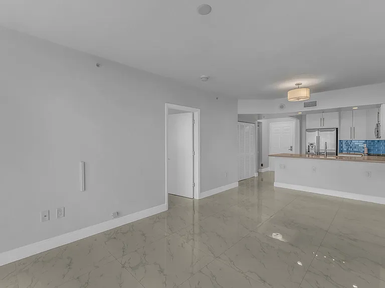 3020 NE 32nd St #905 — Photo 10