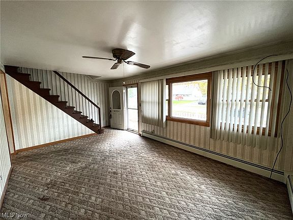 4th image of 190 Oak Knoll St