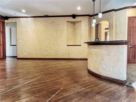 3rd image of 3857 Truman Dr