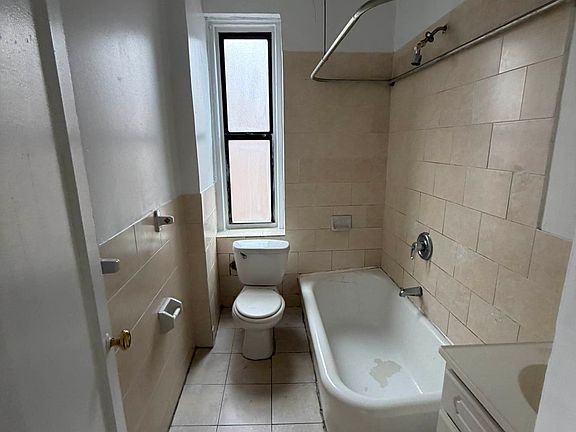 5th image of 85-40 Forest Pkwy #2