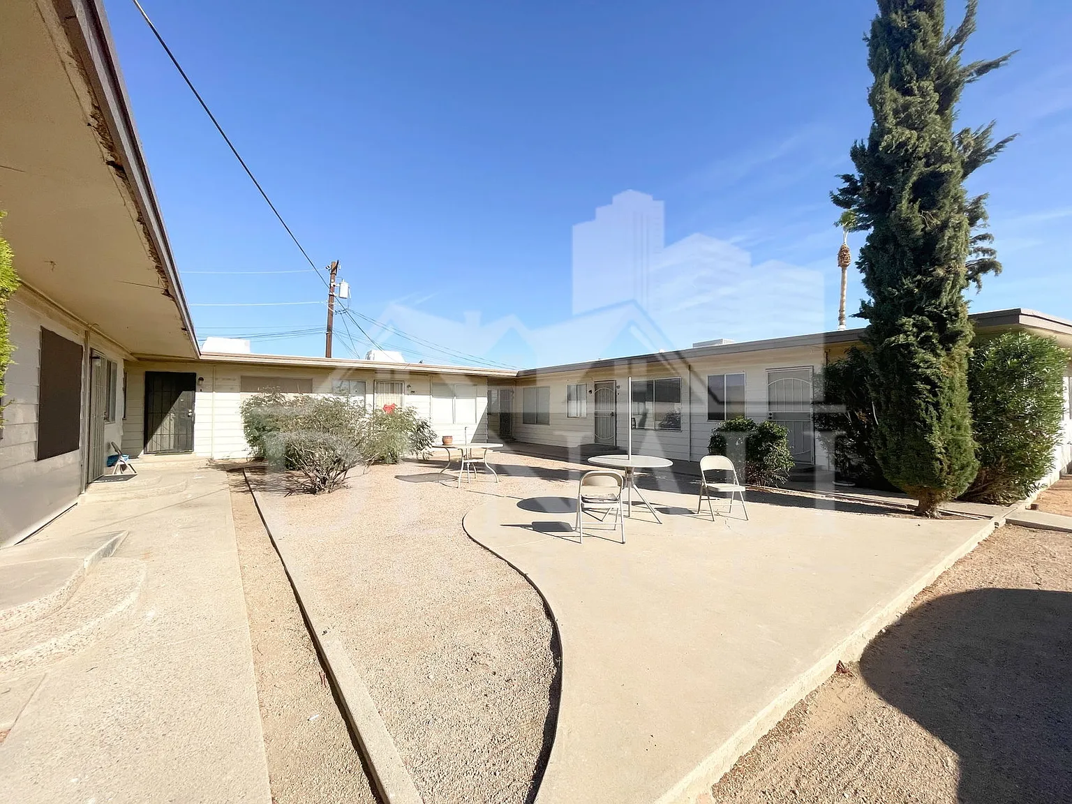 1211 W Apache Trl — Photo 1