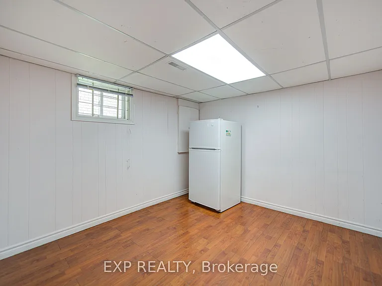 82 Muirlands Dr — Photo 31