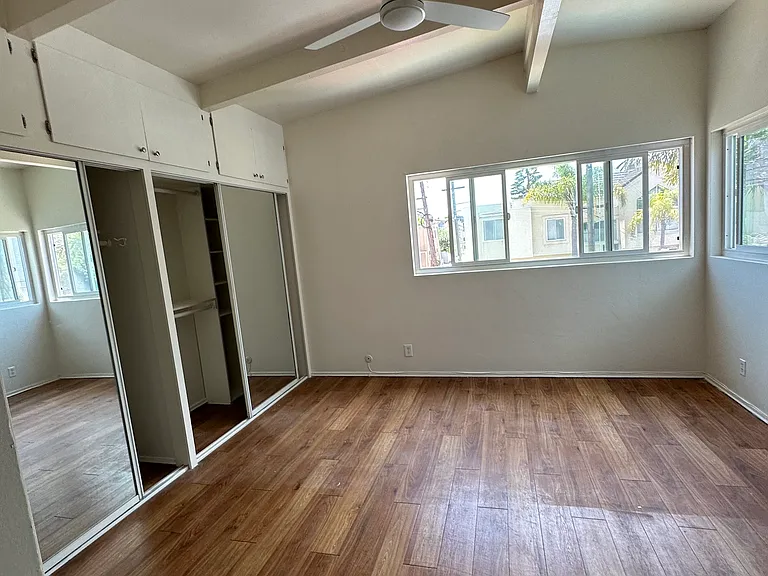 3801 1/2 Riviera Dr — Photo 10