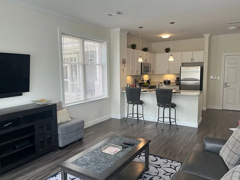 Edgewater Apartments — Photo 31