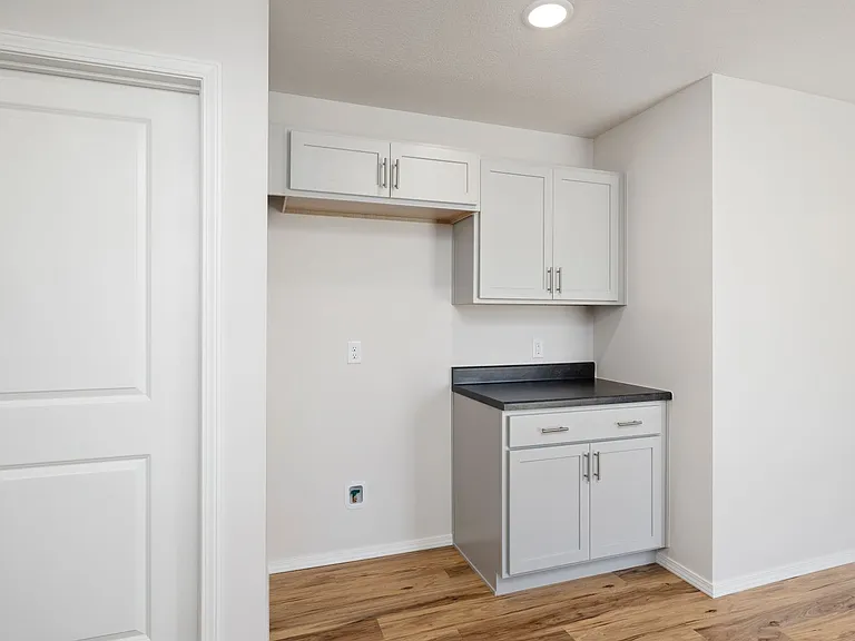 781 W Navajo St — Photo 2