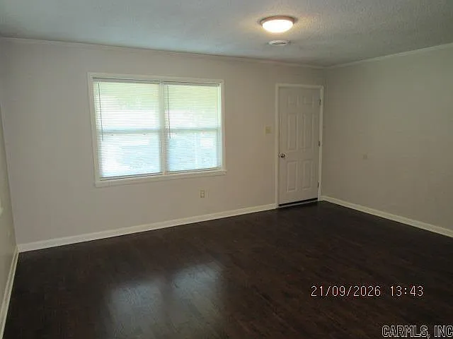 3 bed, 1.5 bath, 1288 sqft, $1,300 — Photo 2