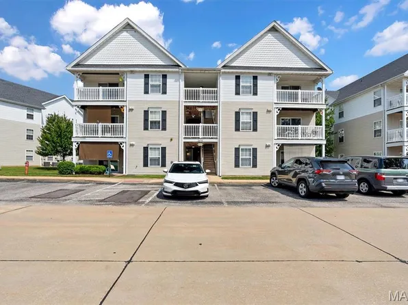 2470 Lampong Dr APT 300A, Saint Louis, MO 63125
