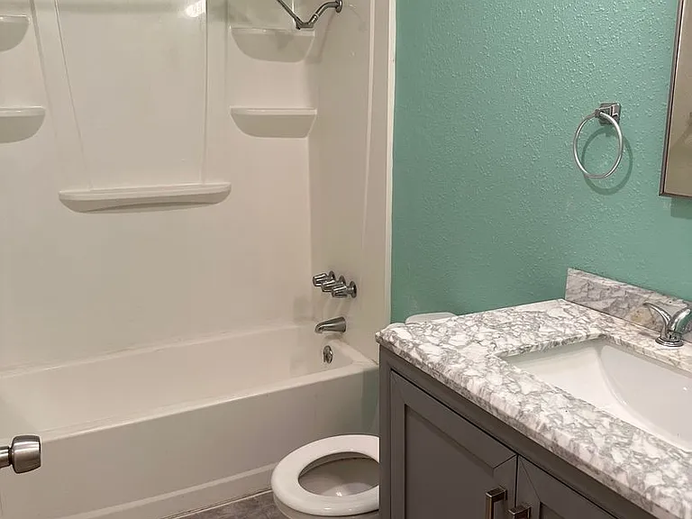 918 Cortina Dr — Photo 11