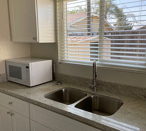 4th image of 1529 Crowe Ave
