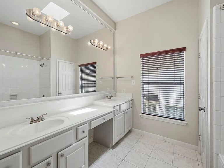 2913 Crawford St — Photo 24