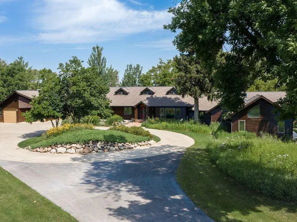 1875 Highsted Dr, Maple Plain, MN 55359