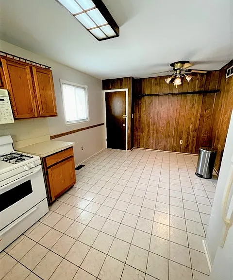 24720 Manila St — Photo 3