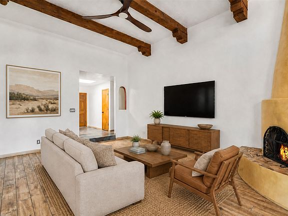 4th image of 1876 Candela St