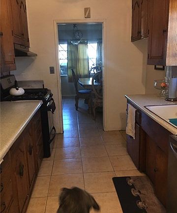 4th image of 17118 Saticoy St