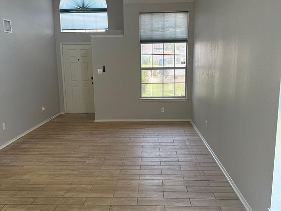 3rd image of 1101 Canoe Ln