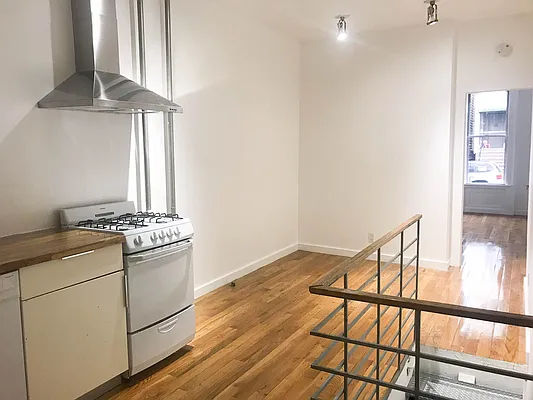 Rented by Ulas Real Estates Inc | media 52