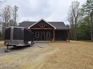 186 Short Leaf Ln, Oneida, TN 37841