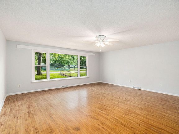 3rd image of 1519 Canterbury Ave