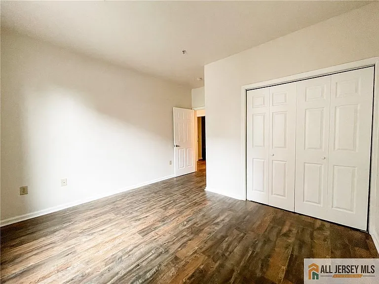 105 Regency Pl — Photo 24