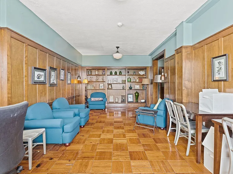 Central State Mansion — Photo 21