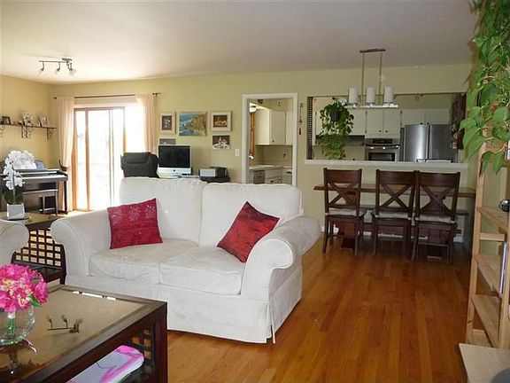 5th image of 1565 Barrington Pl