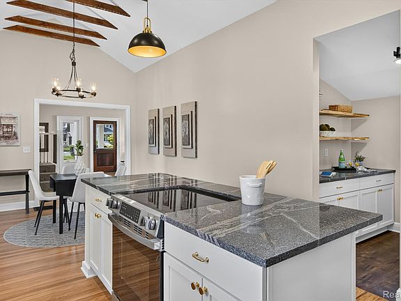 3rd image of 714 Atlantic St