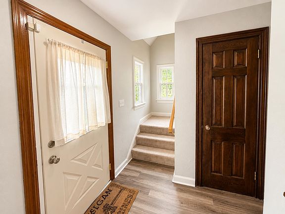 4th image of 325 Oak Knolls Ave