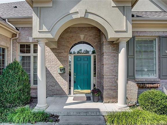 4th image of 551 Riverwood Dr