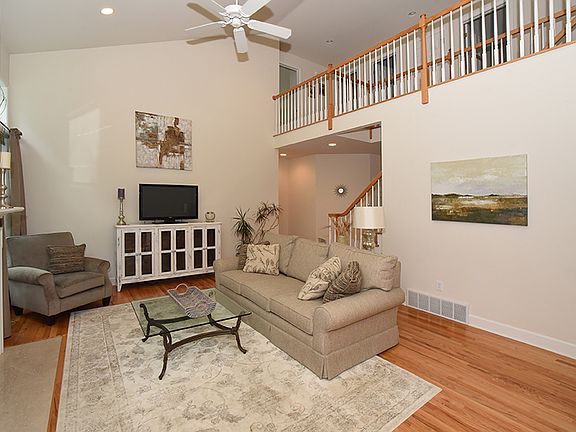 5th image of 30 Fairview Ln