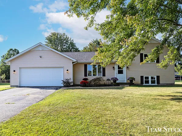 13185 Shutter Dr SE, Lowell, MI 49331