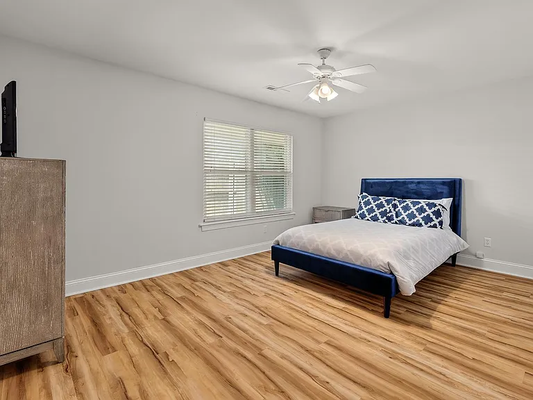 1112 Daffodil Ln — Photo 8