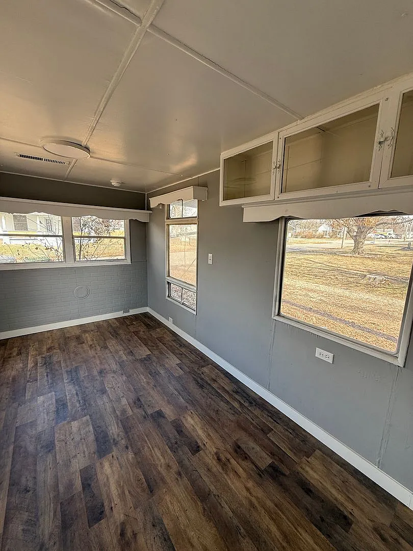 2 bedroom/1 bathroom mobile home — Photo 3