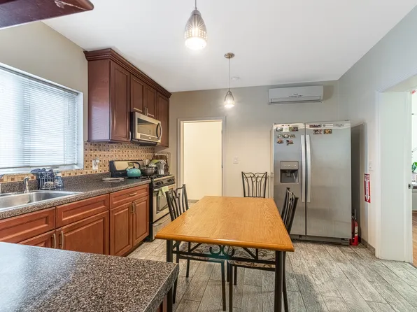 3817 Oceanic Avenue image 11 of 37