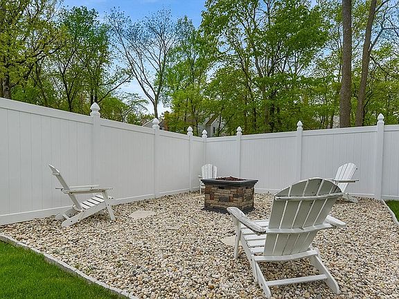 5th image of 4301 Longmeadow Dr
