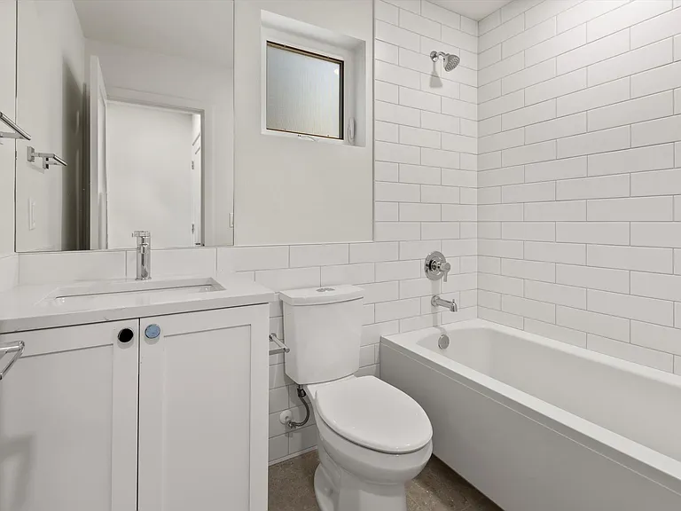 4020 5th Ave NE — Photo 5
