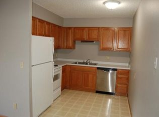 1014 Oakcrest St #KPCEGY54S, Iowa City, IA 52246