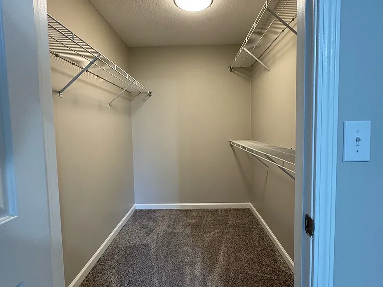 1039 S Rangeline Rd — Photo 15