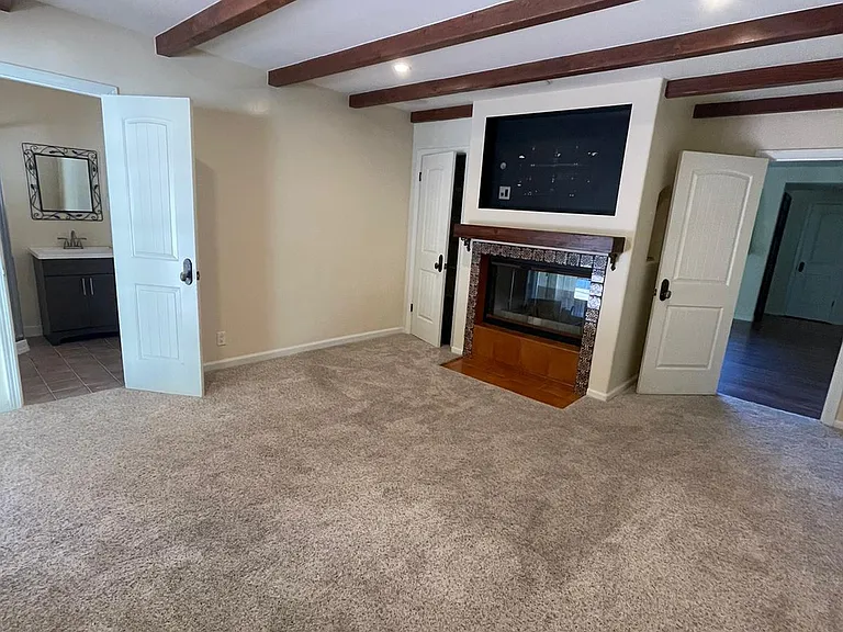 5668 Jumilla Ave — Photo 17