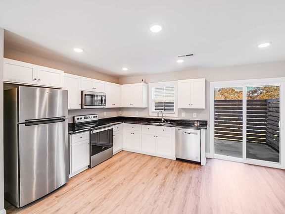 4th image of 604 W 8th St