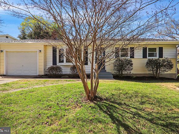 2nd image of 803 Lynn Ct