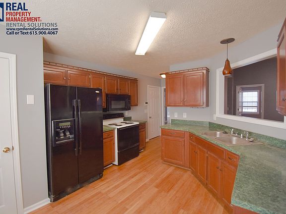 3rd image of 215 Priest View Dr