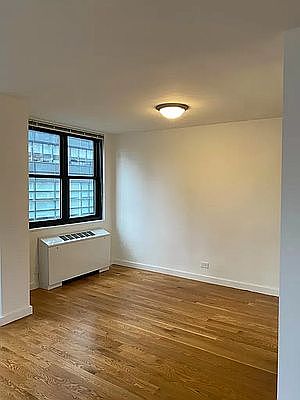 5th image of 7 Maiden Ln #1808