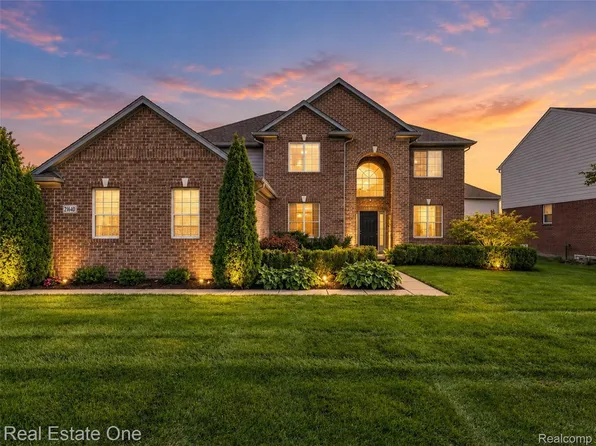 21640 Pine Cone Dr, Macomb, MI 48042
