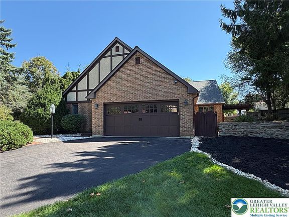 2nd image of 928 Barnsdale Rd