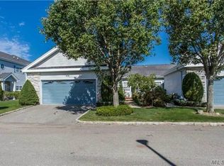 576 Mirror Pond Ct, Moriches, NY 11955