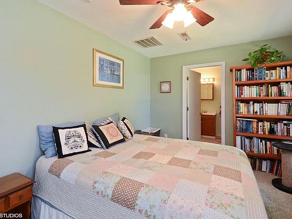 06_2006TravisAve_14_MasterBedroom_HiRes