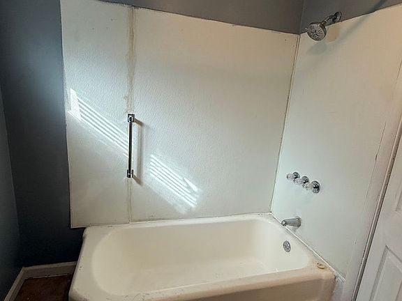 2nd image of 209 Spencer St