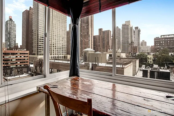 Sold by Modern Spaces | media 9